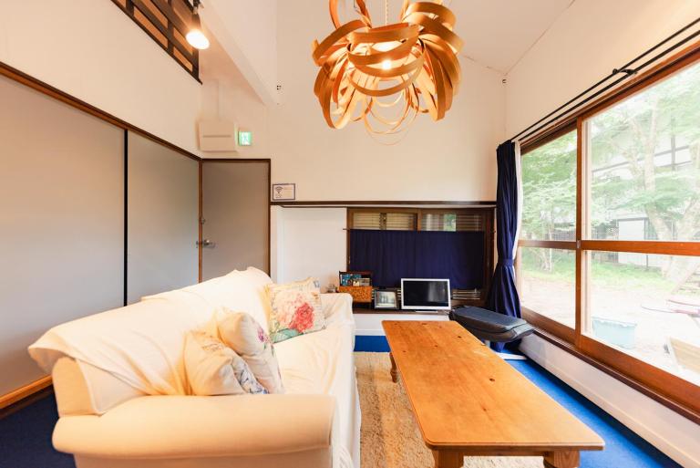 山中湖森の中の赤い屋根コテージ - Bed and Breakfast Yamanaka