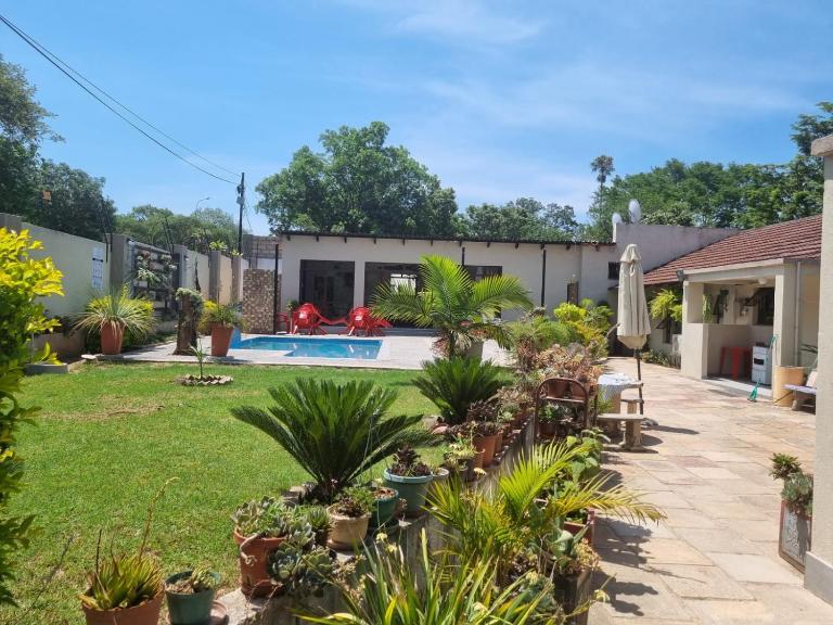 Sunpalm Guesthouse - Ferienwohnung Mbombela