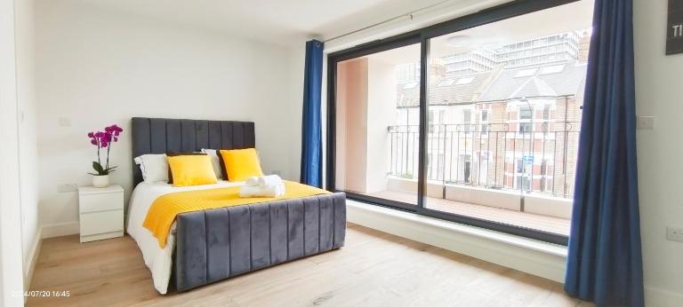 Luxurious and Modern 3b3b Apartment in Hammersmith - B&B London