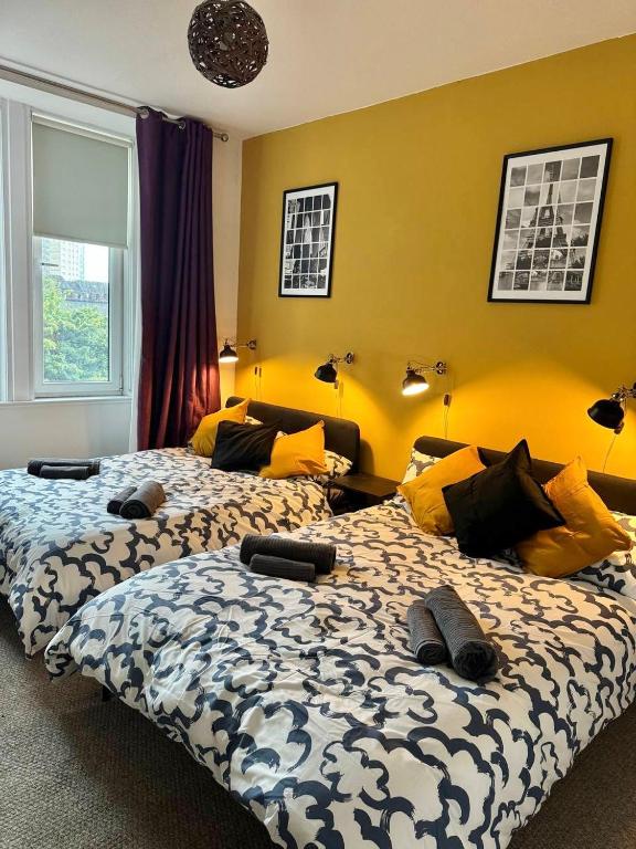 Clydebank Cozy 3bdr flat near Glasgow - Bed and Breakfast Clydebank