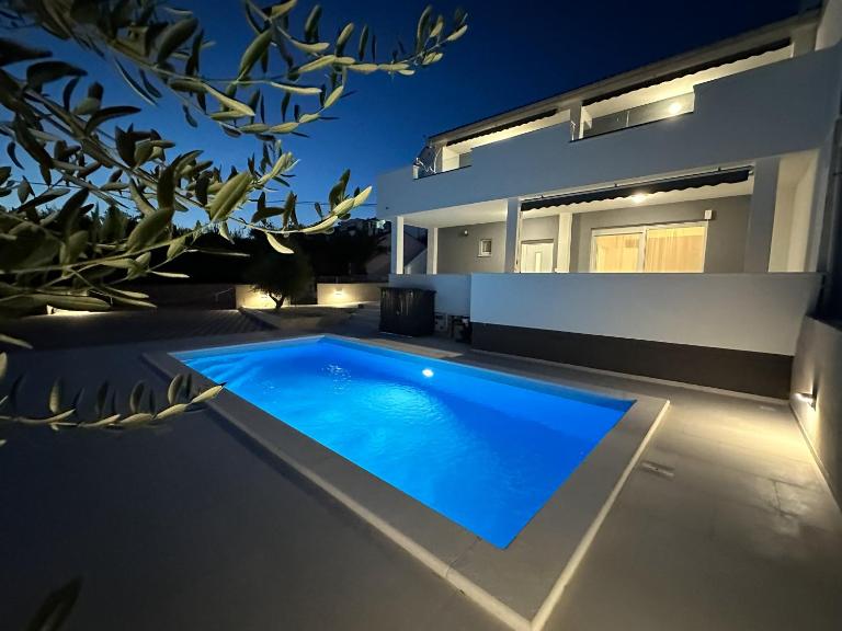 Lux Apartments Villa Navalia - B&B Novalja