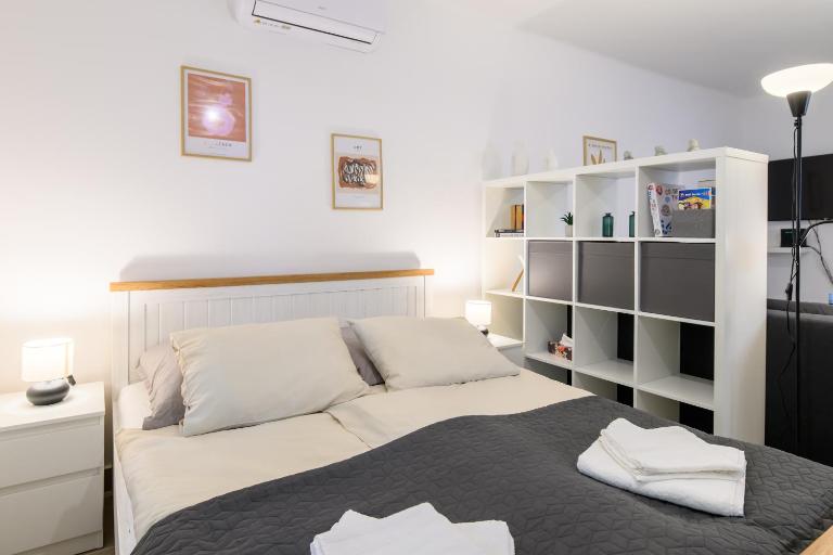 Zentrea Apartman - B&B Eger