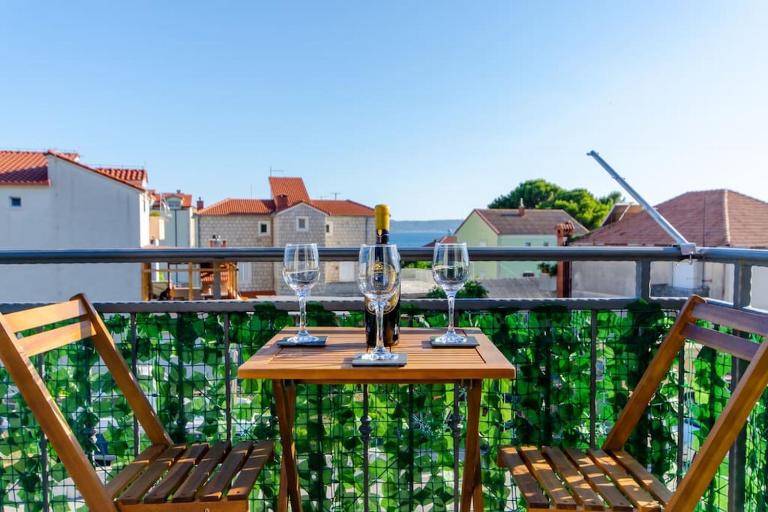 Cozy stone house close to the beach - B&B Kutleše