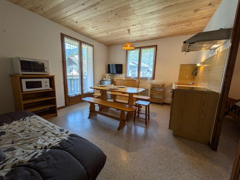 Appartement Calme au Centre de Beaufort - Balcon, Parking, Proche Commodités et Stations de Ski - FR-1-342-319 - Chambres d'hôtes Beaufort