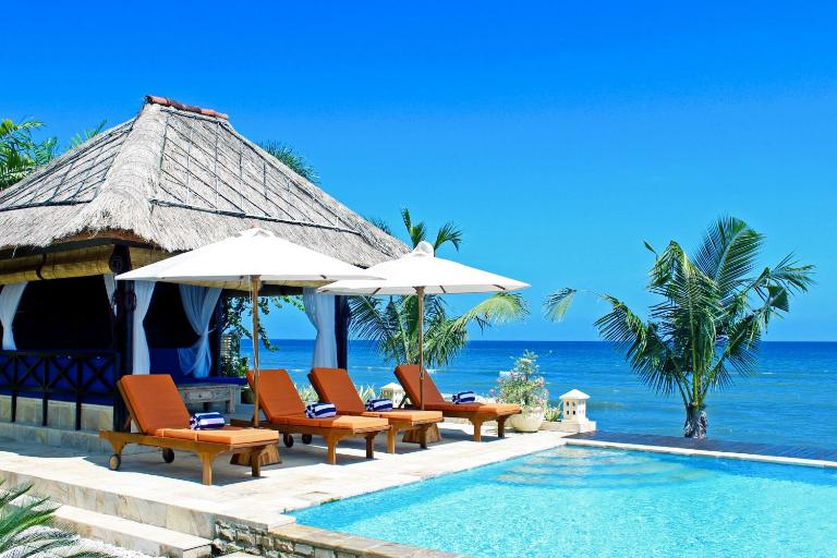 Luxury Beachfront Relaxation at The Villas North Bali - B&B Temukus