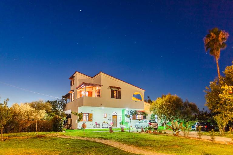 Unique Villa nearby Kalamata - Chambres d'hôtes Ántheia