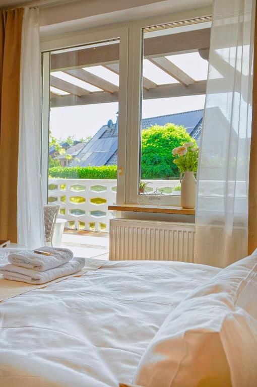 Modern & gepflegt, Süd-Terrasse, Parkplatz, Nähe DUS - B&B Kaarst