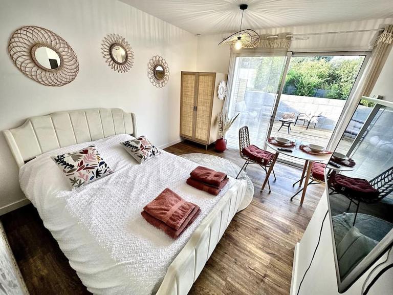 Ty Ne Hue, Charmant Studio avec extérieur clos et Parking - B&B Saint-Avé
