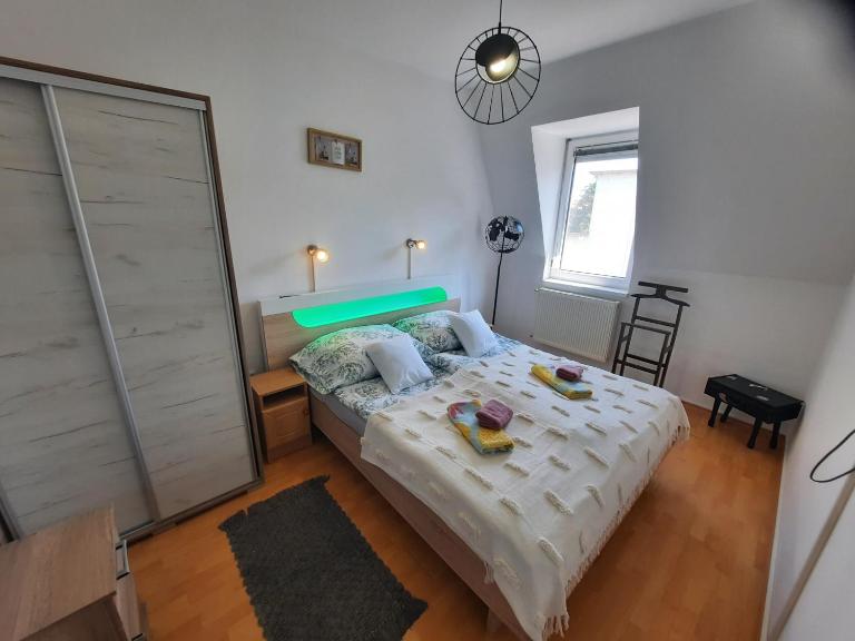Zöld Béka Apartmanok Kölcsey II - Bed and Breakfast Hajdúszoboszló