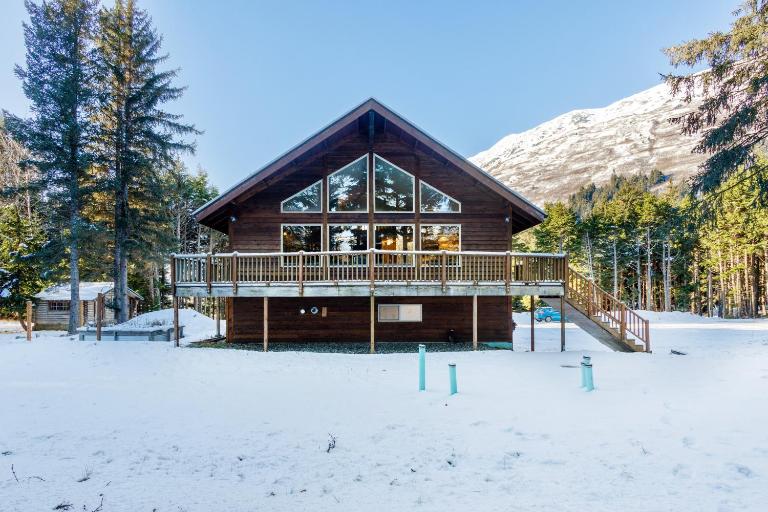 The Monarch at Monarch Mine (Unit A, upper level) - Bed and Breakfast Girdwood