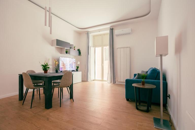 Song House Apartment centro storico 7 pax - B&B Napoli