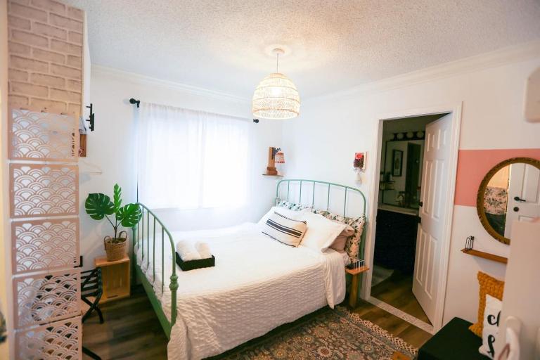 Chic Artistic Studio Suite Exceptional Luxury with Everything You Need NO need to SHARE Room - B&B Richmond