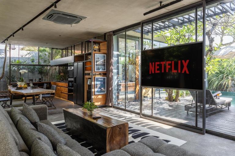 Luxury Industrial Villa with Sauna and Highend Amenities - Bed and Breakfast Seminyak