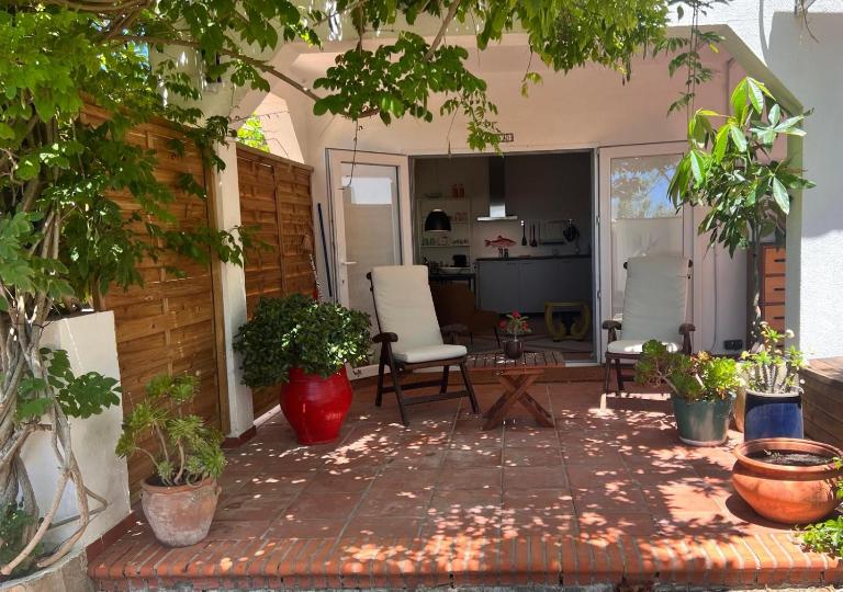 Abajo Stijlvol appartement met zwembad en tuin - Ferienwohnung Cádiz