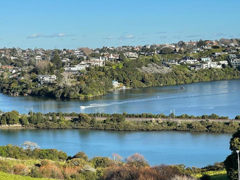 Basin View - B&B Auckland
