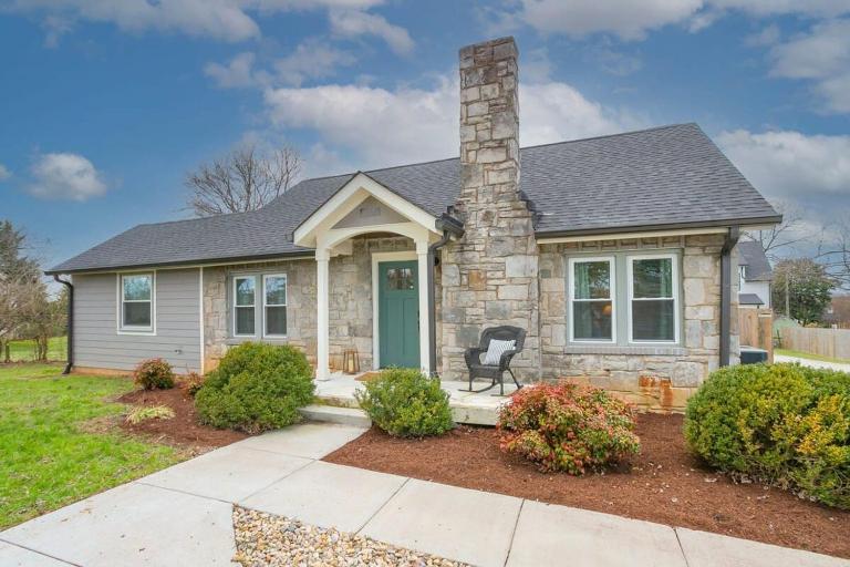 Beautiful Cottage in Donelson Close to Opryland - B&B Nashville