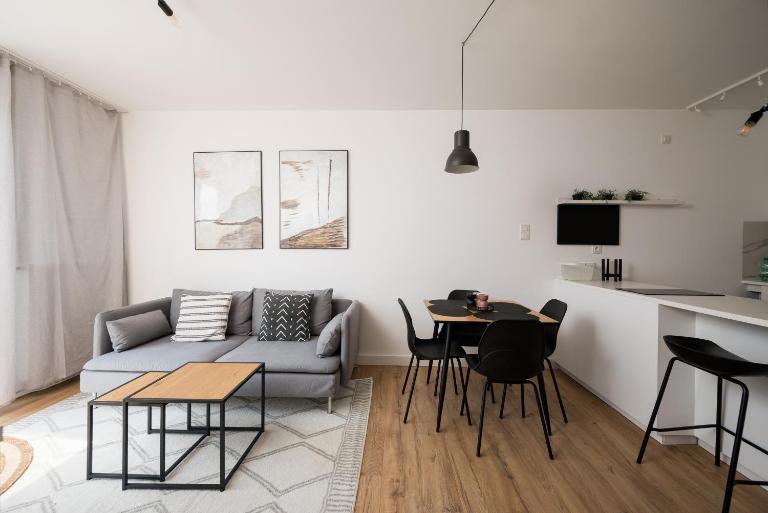 Sage Green Stylish Apartment by BookingHost - B&B Varsovia