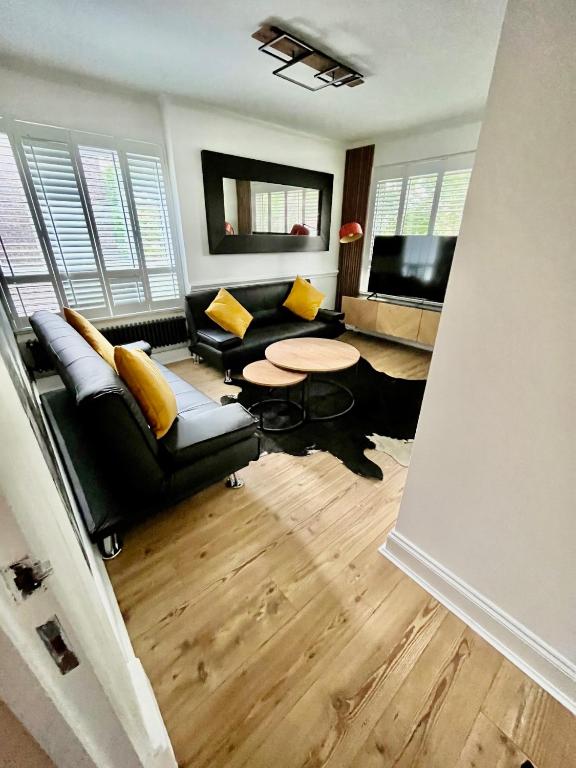 Newly refurbished ,chic, attractive 3 bedroom flat - B&B London