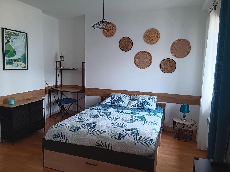 joli studio idéalement situé - B&B Vichy