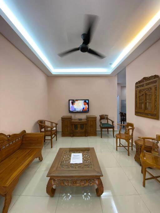 Homestay73 - Parit Raja - B&B Parit Raja