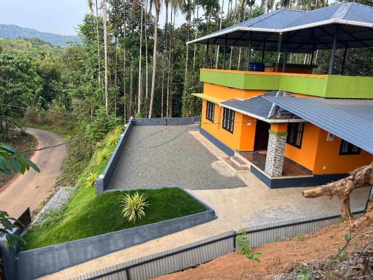 Orange Homestay - B&B Attapady