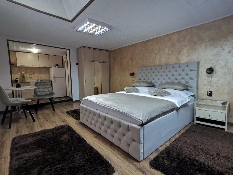 Shelby Accommodation -Adult Only- - B&B Sinaia