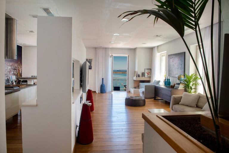 Sideratos Luxury Sea View City Apartment - Bed and Breakfast Chios