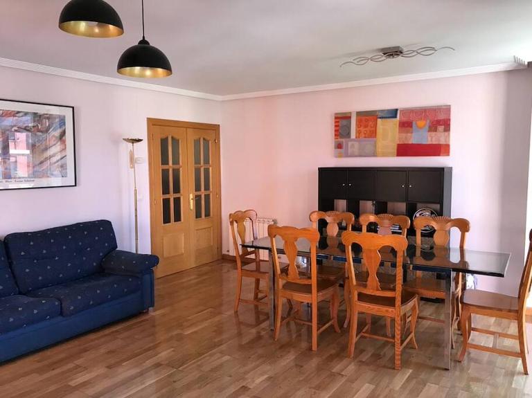 Disfruta León en este dúplex a 350m de la Catedral - B&B León