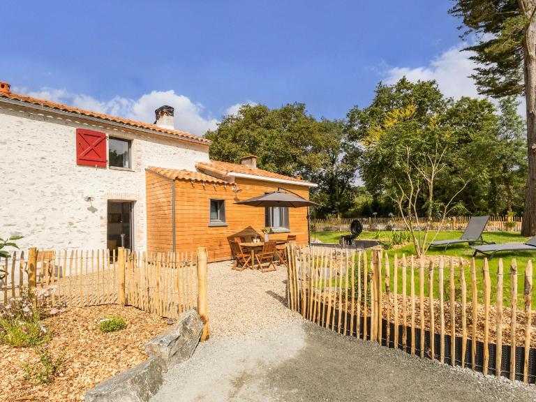 Ancien corps de ferme rénové avec jardin, terrasse et recharge EV, à 24 km de Nantes - FR-1-306-1282 - B&B Saint-Colomban