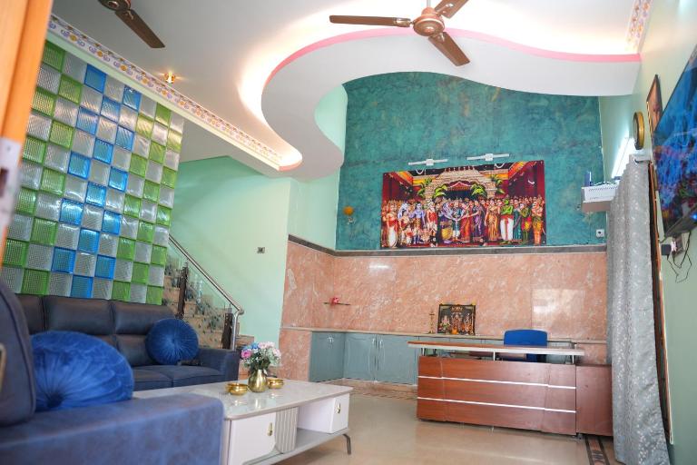 The HR STAY INN TIRUPATI - LUXURY HOMESTAY - NEAR ALIPIRI BUS STAND AND KAPILATEERTHAM - 24 HRS HOT WATER-150 MBPS SPEED FREE WIFI & ALL OTT APPS - B&B Tirupati