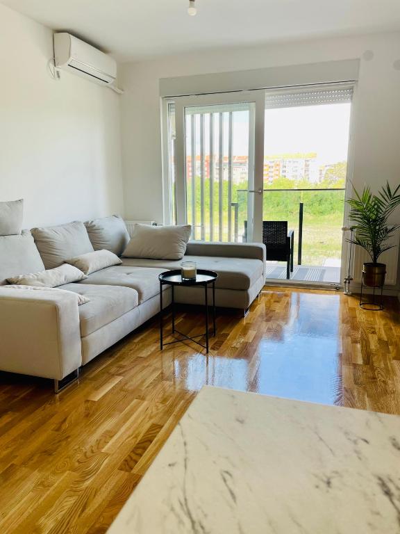 Deluxe apt Park Novi Residence - Chambres d'hôtes Novi Sad