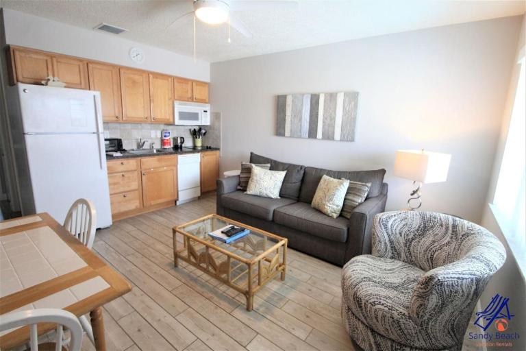 Madeira Beach Tropic Breeze Unit 15 Second Floor - B&B St. Pete Beach