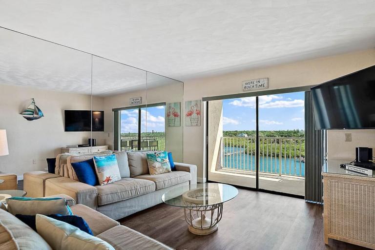 Bayfront Bliss Water View at Bay Shores - B&B Clearwater Beach