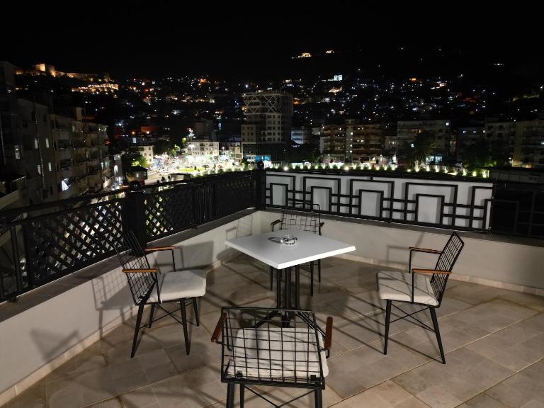 RS Skendo Apartments - Bed and Breakfast Gjirokastër