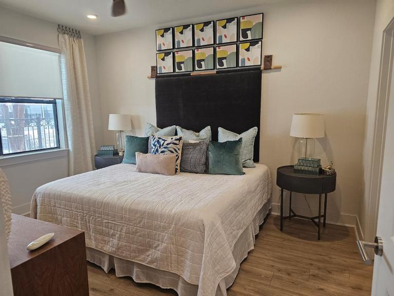 UBP - Spacious 1-bd w Den Montrose Midtown - B&B Houston