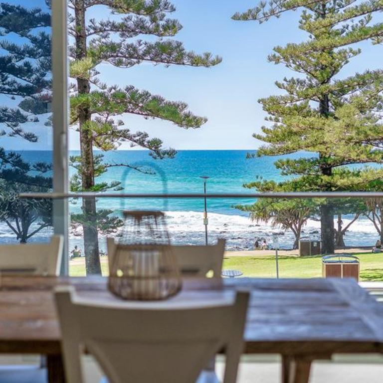 Burleigh Beach Abode with Beach View - Chambres d'hôtes Gold Coast