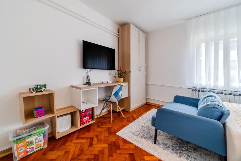 Family Friendly Apartment With Parking - Happy Rentals - Bed and Breakfast Zagreb