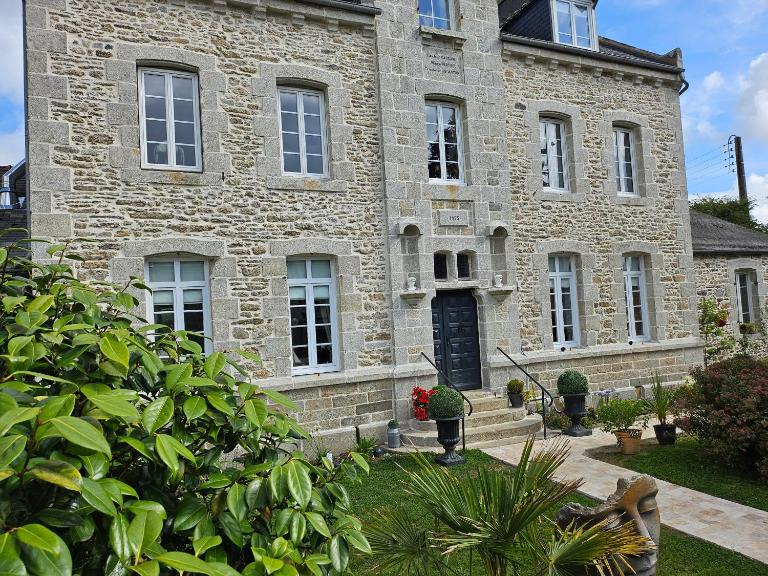 GÎTE Le Parisien Appartement privé en Duplex avec accès jacuzzi à 10min des plages - B&B Lanhouarneau
