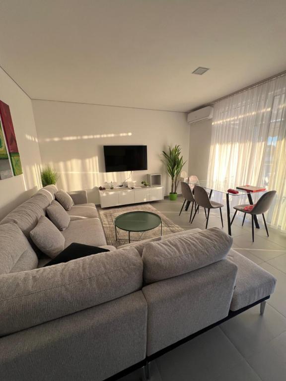 Rent Apartament Lalzy Bay - B&B Durrës