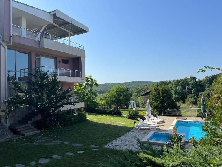 Sunny house - B&B Pismenovo