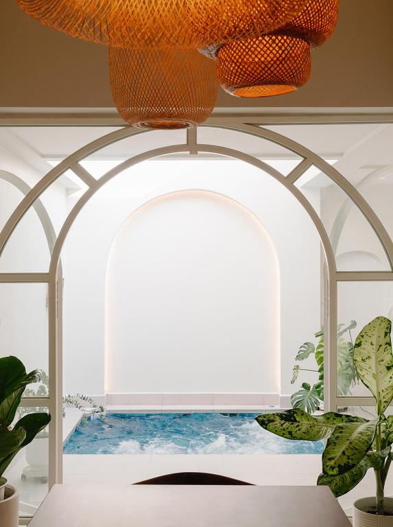 Mint Villa with Jacuzzi Pool - B&B George Town