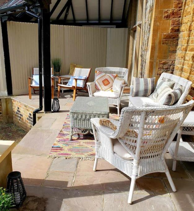 3 bedroom 3 bathroom ground floor condo with veranda - Bed and Breakfast Reigate