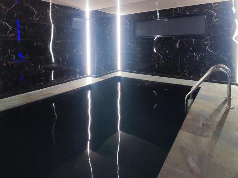 R luxury piscine et spa privatifs - Bed and Breakfast Colmar