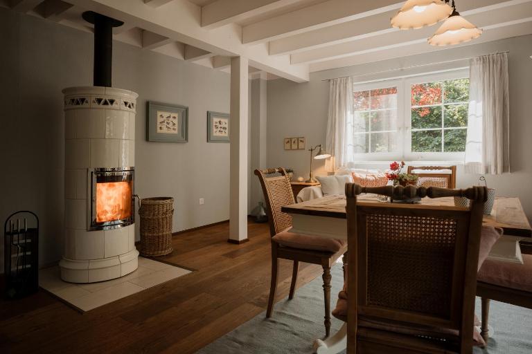 EDEN COTTAGE, Bezauberndes Schwedenhaus mit Garten und Kamin - B&B Stein am Rhein