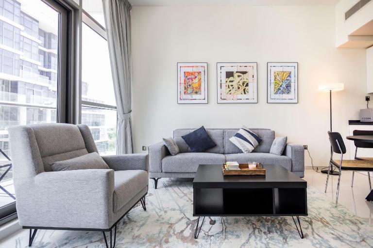 Serenity Living - stunning 1BR, DAMAC Hills - Bed and Breakfast Dubai