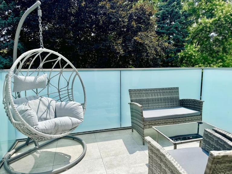 Rooftop Apartment with Balcony & Free Parking - Ferienwohnung Wien