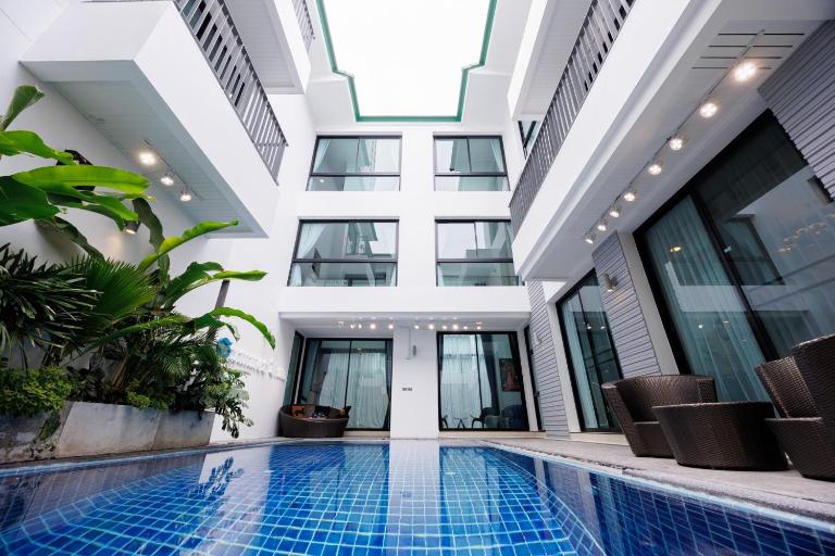 曼谷市中心七卧室独栋豪华泳池别墅 - Chambres d'hôtes Bangkok
