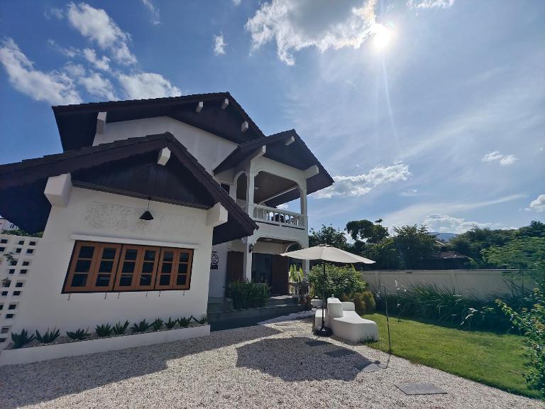 Dalang Nimman House大浪清迈宁曼路4卧4卫独栋别墅 - Bed and Breakfast Chiang Mai