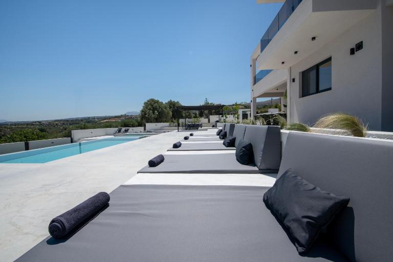 LeEva Oasis Villa - B&B Loutra