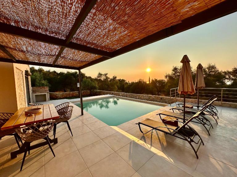 Calmia Fine Living Villas - B&B Tsoukaládhes